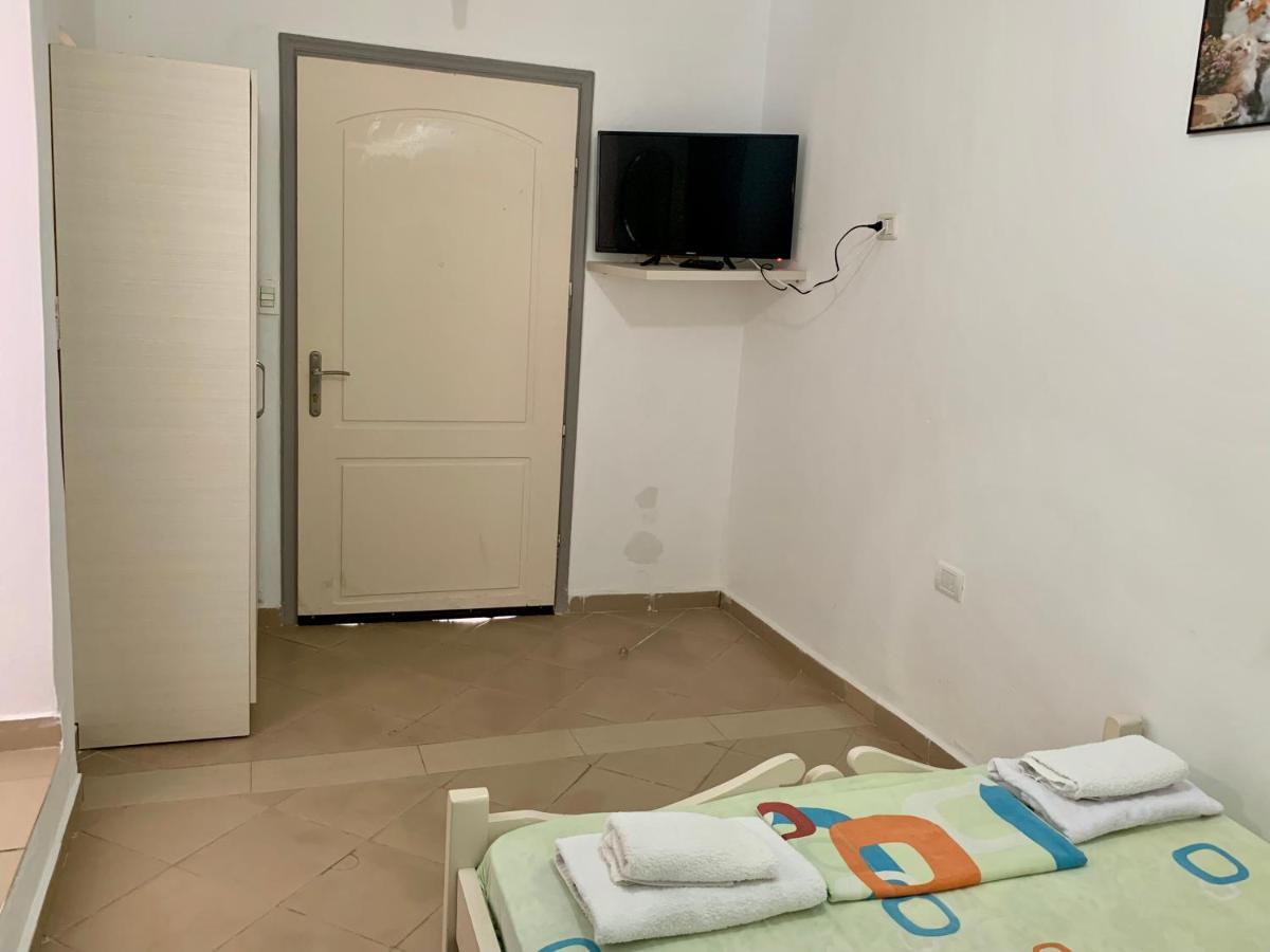 Vaso Apts *